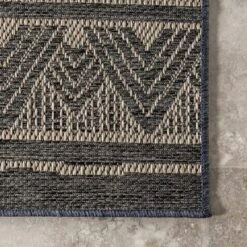 NuLOOM Maia Striped Indoor/Outdoor Area Rug -Safavieh Outlet Store GUEST 062990bf 1dac 45f5 b321 f9e056b4bd8e