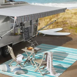 Castara Wavy Stripe Modern Indoor/Outdoor Area Rug - JONATHAN Y -Safavieh Outlet Store GUEST 1c630a7e a73c 4a91 9176 66c029969683