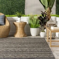 NuLOOM Maia Striped Indoor/Outdoor Area Rug -Safavieh Outlet Store GUEST a73f8631 b56d 4207 b657 b6549de8833b